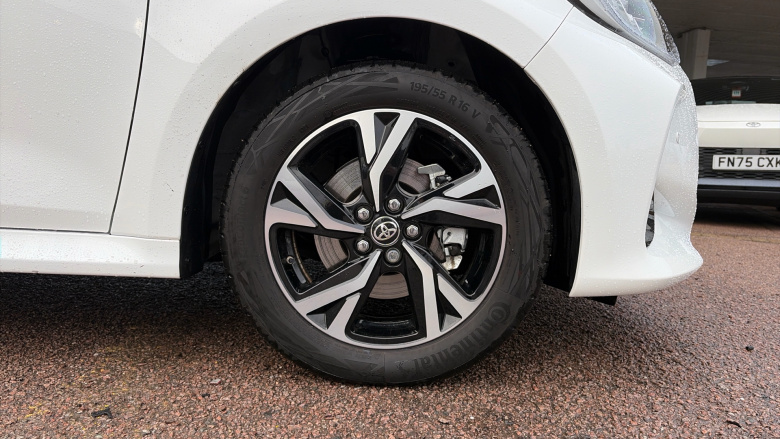 Toyota Yaris 1.5 Hybrid Design 5dr CVT Hybrid Hatchback